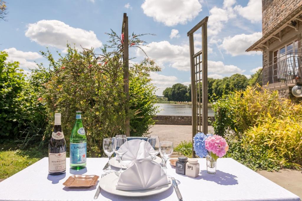 Hotel Restaurant Du Lac Combourg Bagian luar foto
