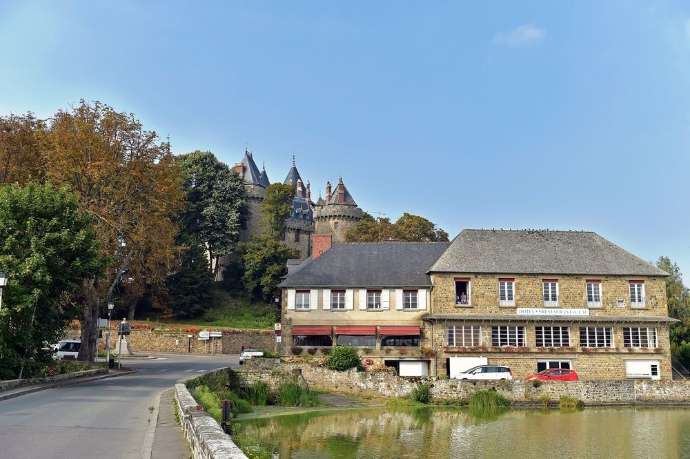 Hotel Restaurant Du Lac Combourg Bagian luar foto