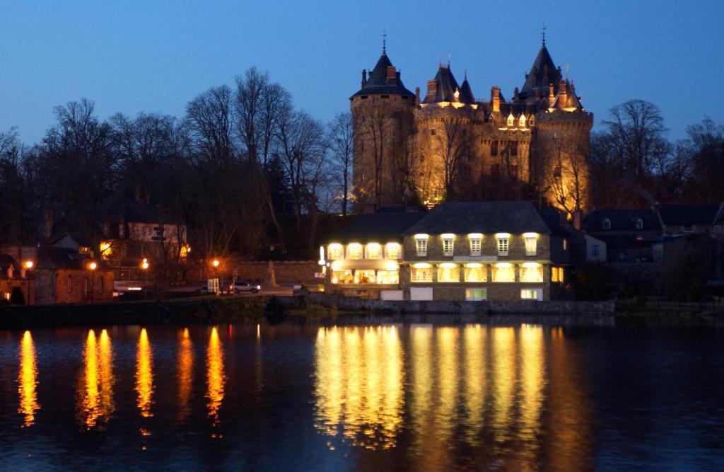Hotel Restaurant Du Lac Combourg Bagian luar foto