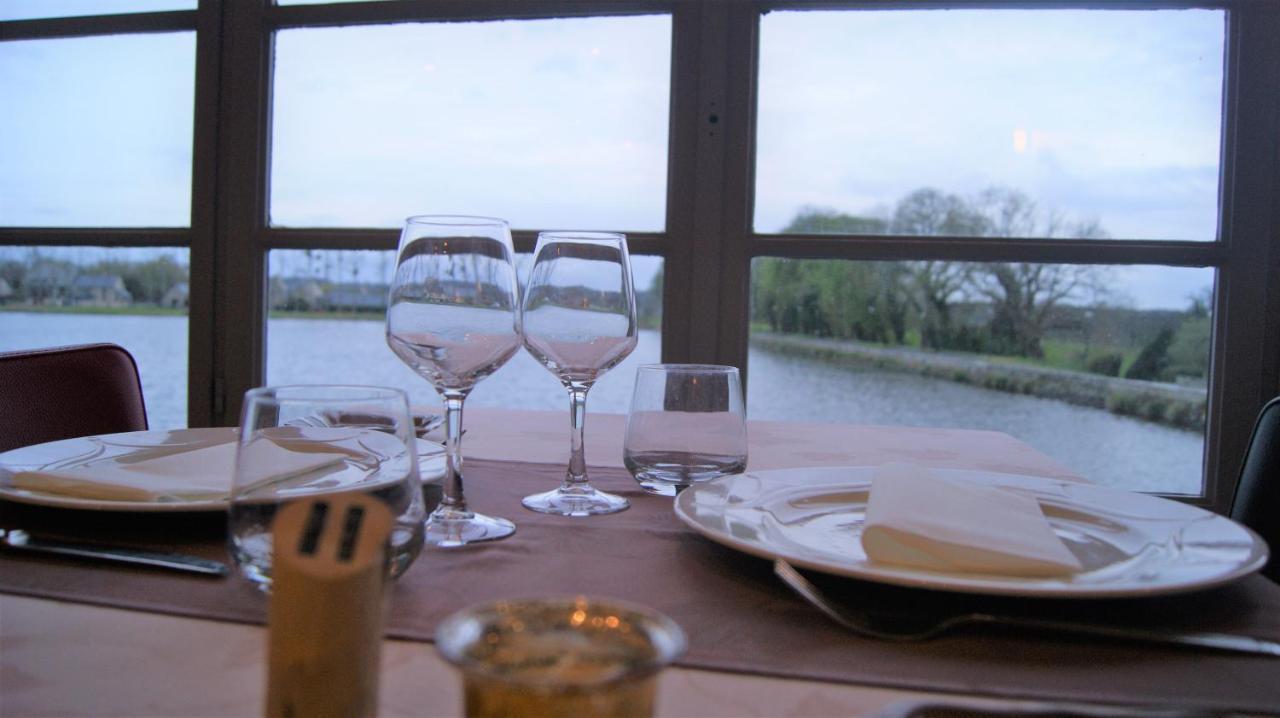 Hotel Restaurant Du Lac Combourg Bagian luar foto
